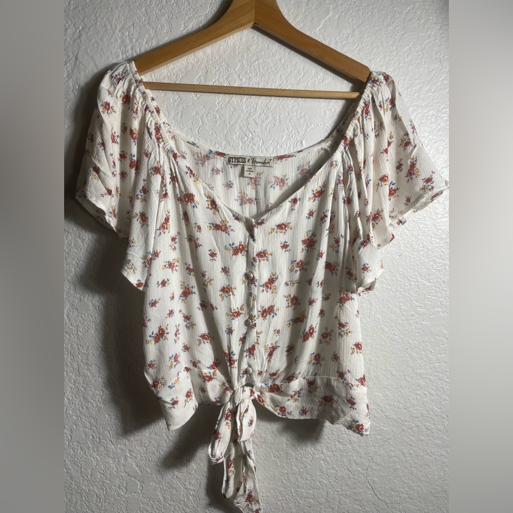 Gypsies & Moondust Cream Flutter Sleeve Crop Blouse